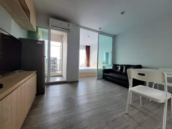 living room and bedroom and room interior of รีเจ้นท์โฮม บางซ่อน เฟส 28 อาคาร B
