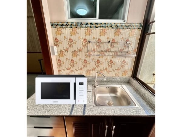 bathroom and kitchen of แกรนด์ พาเลซ