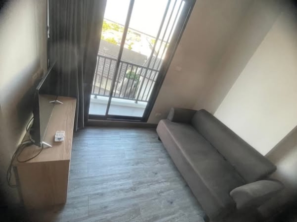 living room of เดอะไนน์ คอนโด ปิ่นเกล้า-จรัญฯ