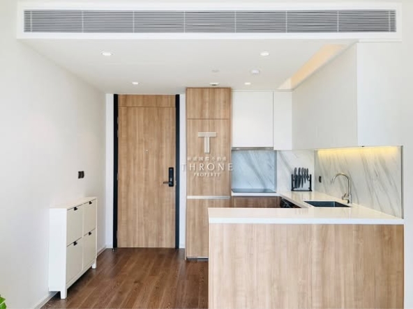 room interior and kitchen of MUNIQ Sukhumvit 23