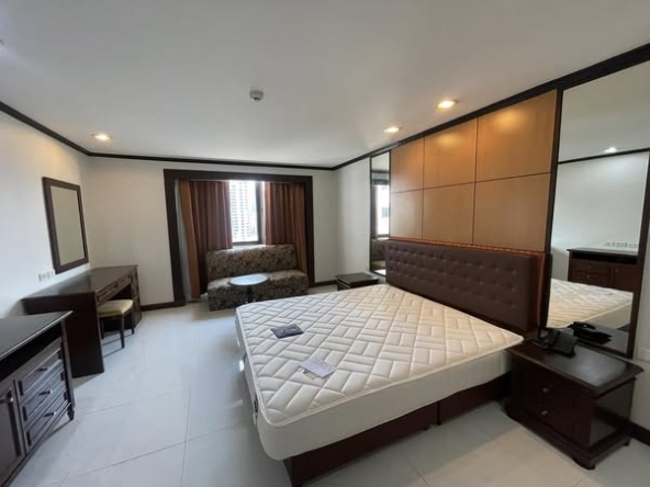 bedroom of Omni Tower Sukhumvit Nana
