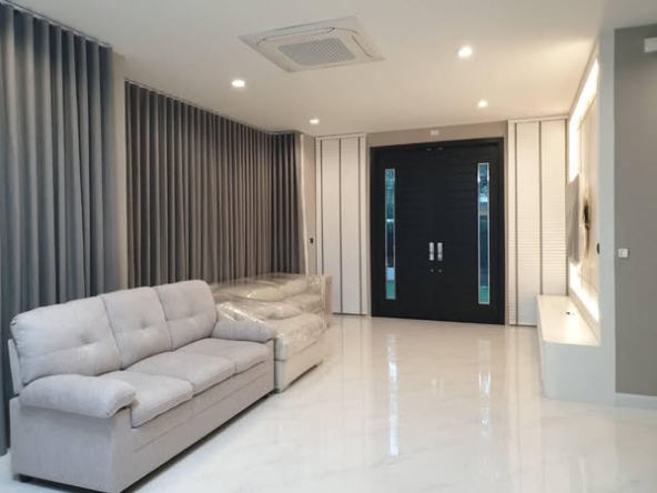 living room and room interior of Perfect Masterpiece Sukhumvit 77