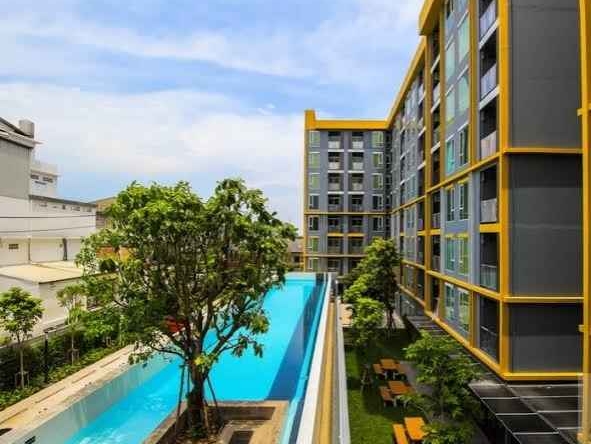 pool of PLUM CONDO ราม 60 อินเตอร์เชนจ์