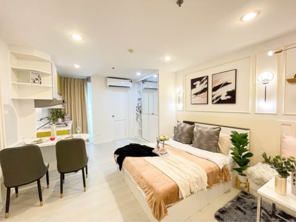 living room and bedroom of Premsiri Botique Park Condominium