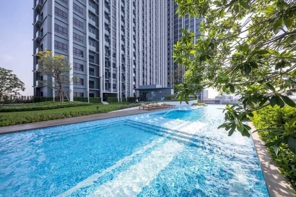 pool of The Key MRT Phetkasem 48