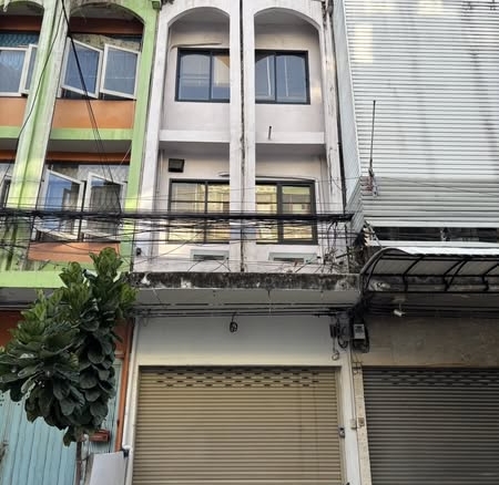 fire escape of ทาวน์โฮมแฝด4ชั้น