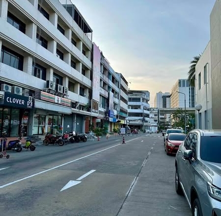 อาคารพานิชย์​ 4.5 ชั้น​ต้องการขาย