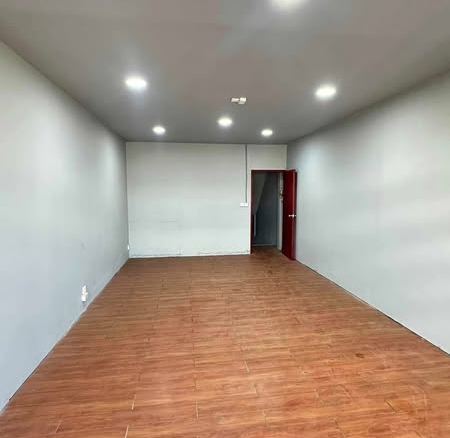 อาคารพานิชย์​ 4.5 ชั้น​ต้องการขาย
