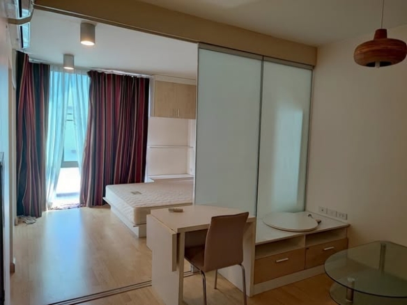 bedroom and room interior of ดิ ไอริส (พระราม9 – ศรีนครินทร์)