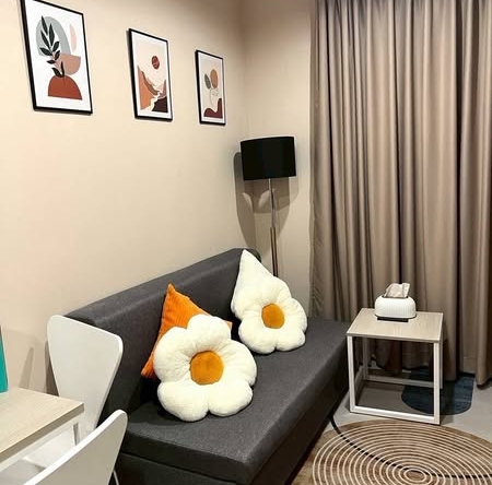 bedroom and living room of แอสปาย เอราวัณ ไพร์ม Aspire Erawan Prime