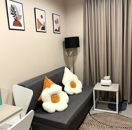 bedroom and living room of แอสปาย เอราวัณ ไพร์ม Aspire Erawan Prime