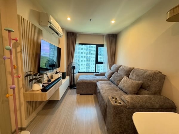 bedroom and living room of แอสปาย เอราวัณ ไพร์ม Aspire Erawan Prime
