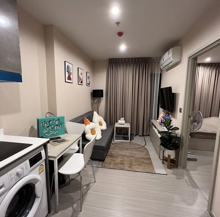 bedroom and living room of แอสปาย เอราวัณ ไพร์ม Aspire Erawan Prime