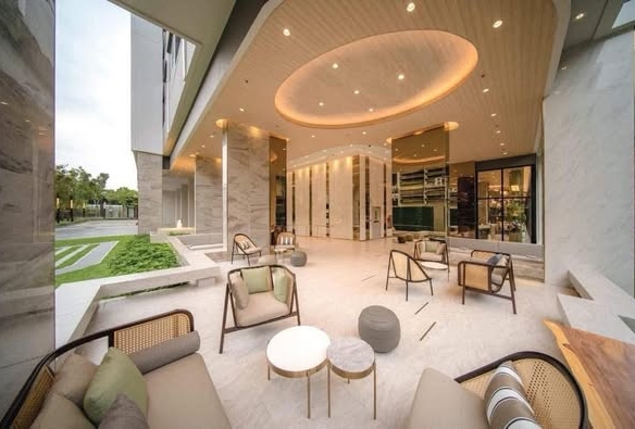 living room of แอสปาย เอราวัณ ไพร์ม Aspire Erawan Prime
