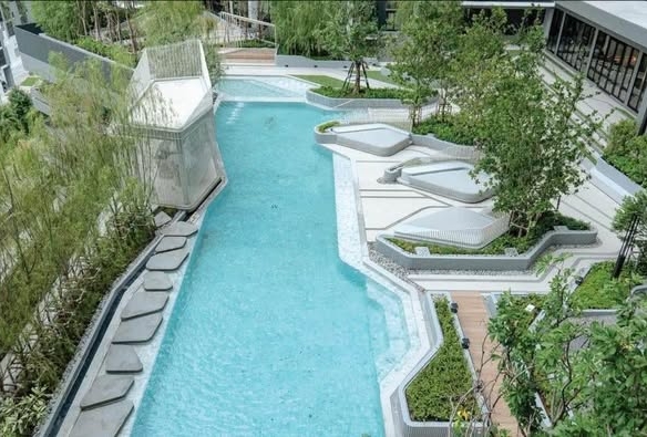 pool of แอสปาย เอราวัณ ไพร์ม Aspire Erawan Prime