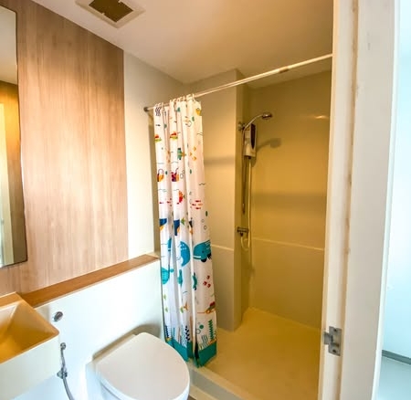 bathroom of Aspire Sathon-Taksin (Copper Zone)