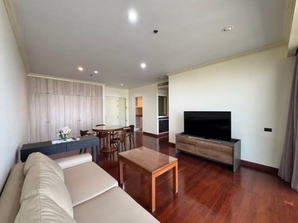 living room and bedroom of Baan Chaopraya