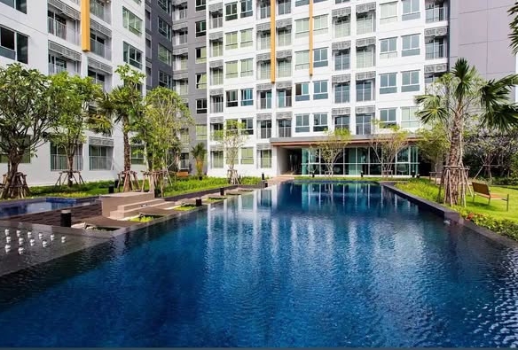 pool of Casa Condo @ MRT Sam Yeak Bang Yai