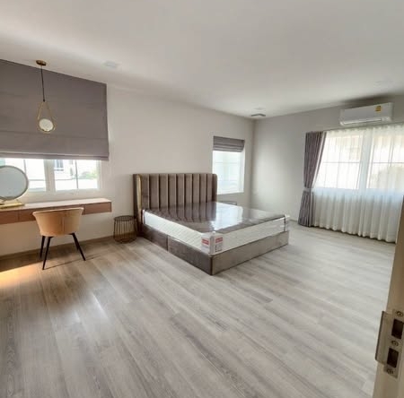 bedroom and room interior of Chaiyapruek Bangna KM15