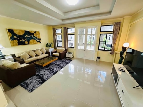 living room of Chicha Castle