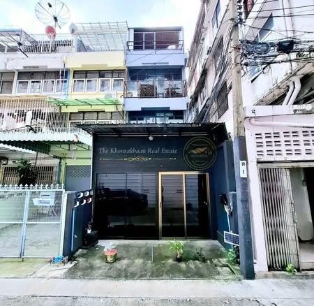 Golden Town Sathorn