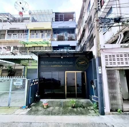 Golden Town Sathorn