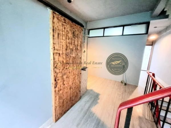 room interior of Golden Town Sathorn