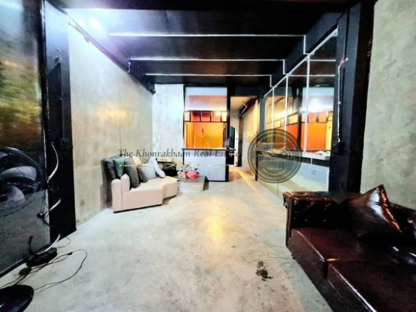 room interior of Golden Town Sathorn