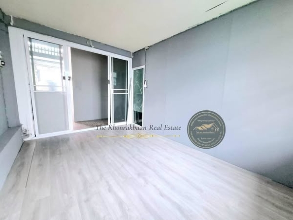room interior of Golden Town Sathorn