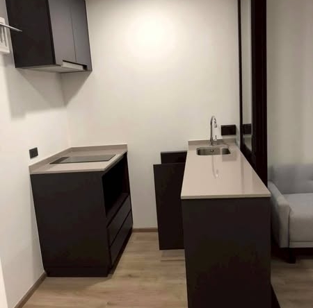 room interior and bathroom of Groove Scape Ladprao-Sutthisan (กรูฟ สเคป ลาดพร้าว – สุทธิสาร)