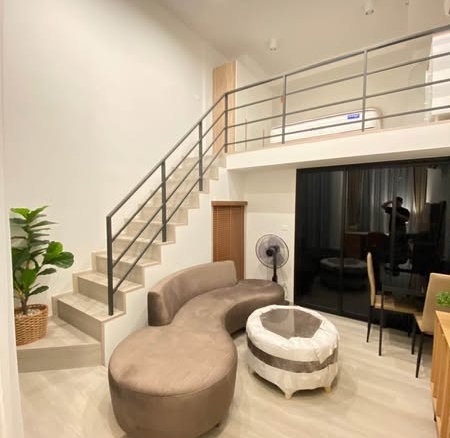 living room of Ideo Charan 70 – Riverview