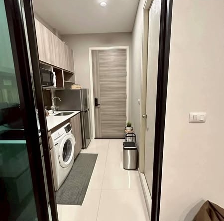 room interior and bathroom of KnightsBridge Collage – Ramkhamhaeng