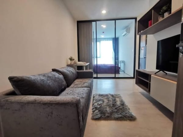 living room and bedroom of KnightsBridge Phaholyothin Interchange