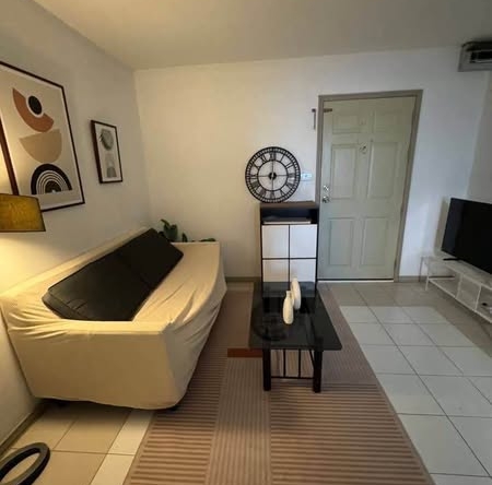 living room of Lumpini Center Sukhumvit 77.