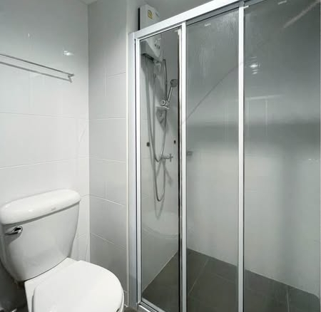 room interior and bathroom of Lumpini Condo Town Ram Inthra-Lat Pla Khao 2