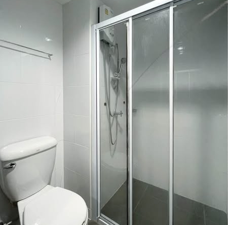room interior and bathroom of Lumpini Condo Town Ram Inthra-Lat Pla Khao 2