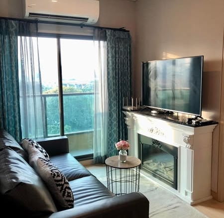 living room of Lumpini Suite Phetchaburi – Makkasan
