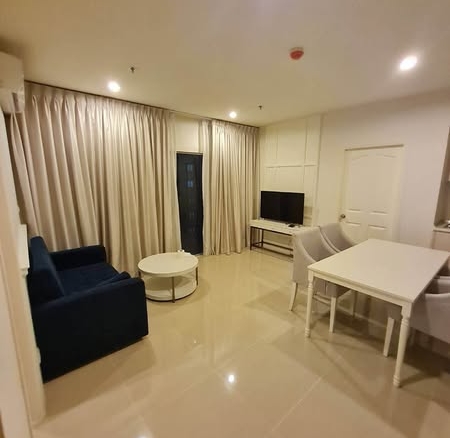 bedroom and living room of Manor Sanambinnam