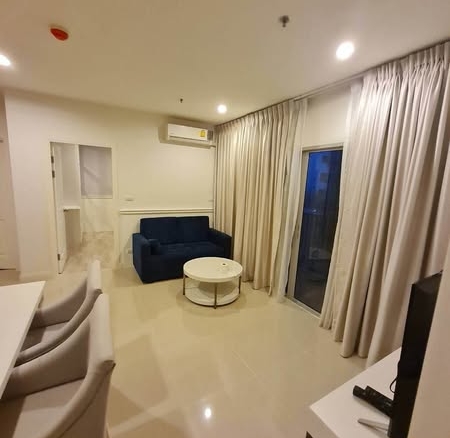living room and bedroom of Manor Sanambinnam