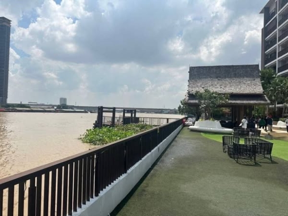 Metro Luxe Riverfront Rattanathibet