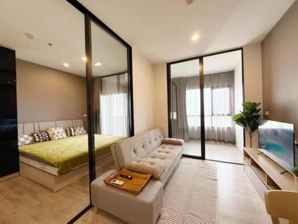 bedroom and living room of นิช โมโน เมกะ สเปซ บางนา (Niche MONO Mega Space Bang Na)