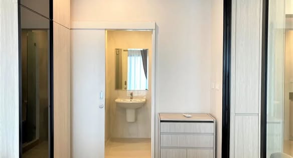 room interior and bathroom of นิช โมโน เมกะ สเปซ บางนา (Niche MONO Mega Space Bang Na)