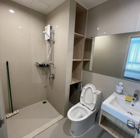 bathroom of NUE Noble Srinakarin Lasalle นิว โนเบิล ศรีนครินทร์ – ลาซาล