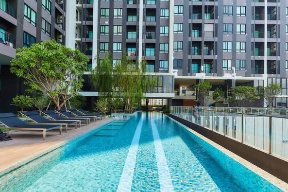 pool of NUE Noble Srinakarin Lasalle นิว โนเบิล ศรีนครินทร์ – ลาซาล