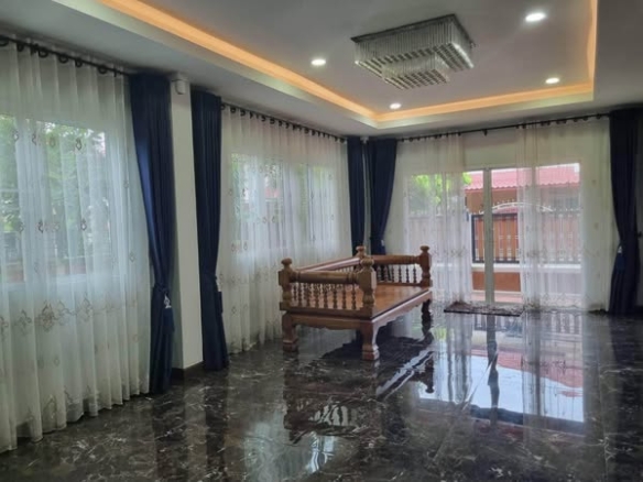 bedroom of Piemsuk Rattanathibeth-Rachapruek