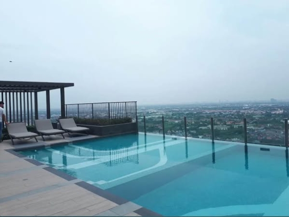 pool of Plum Condo Central Station Phase 2