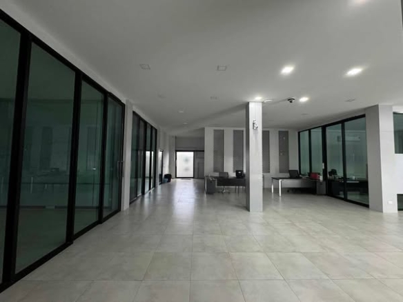 room interior of Red Line Office Bangkok