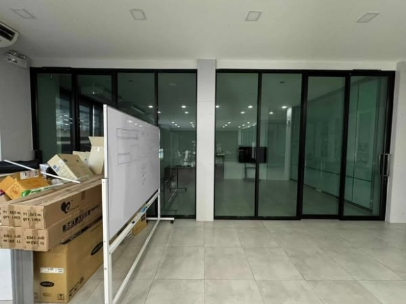 room interior of Red Line Office Bangkok