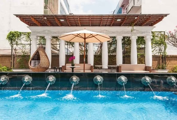 pool of Shanghai Mansion Bangkok