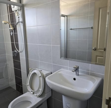 bathroom of Supalai Veranda Rattanathibet